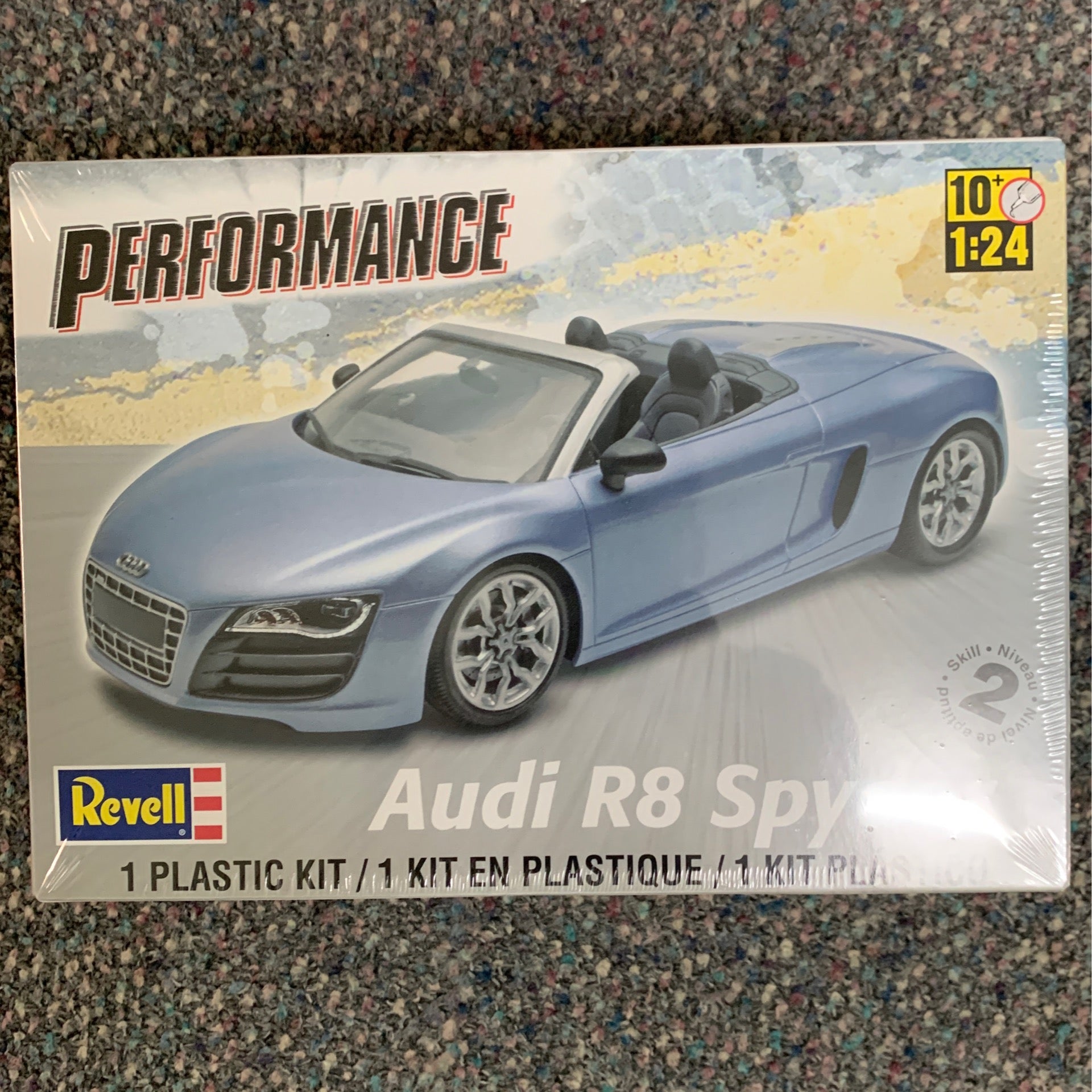Revell 1/24 Audi R8 Spyder model car kit 4940 | Frontline Model