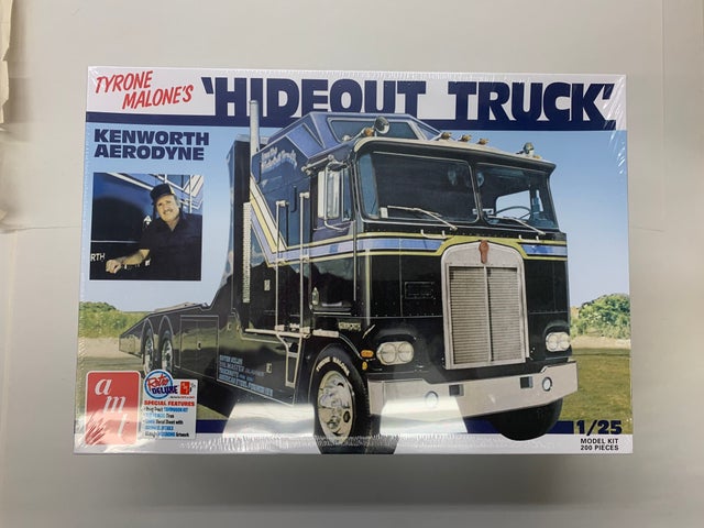 AMT 1/25 Autocar Dump Truck Model Kit