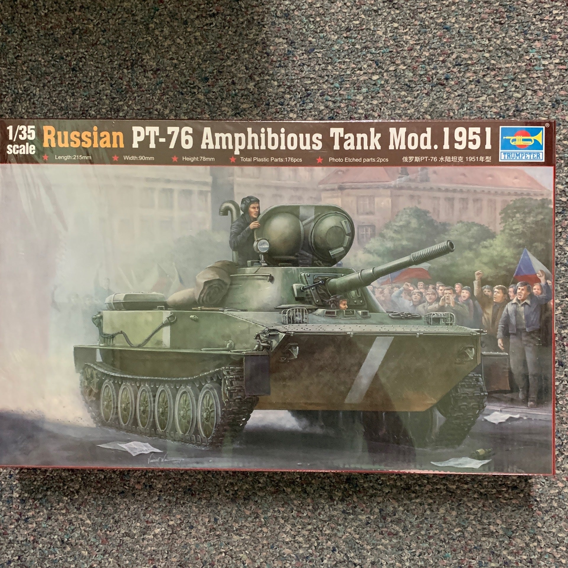 TRUMPTER製 PT76 Amphibious Tank Mod.1951 Trumpeter 1/350 USS